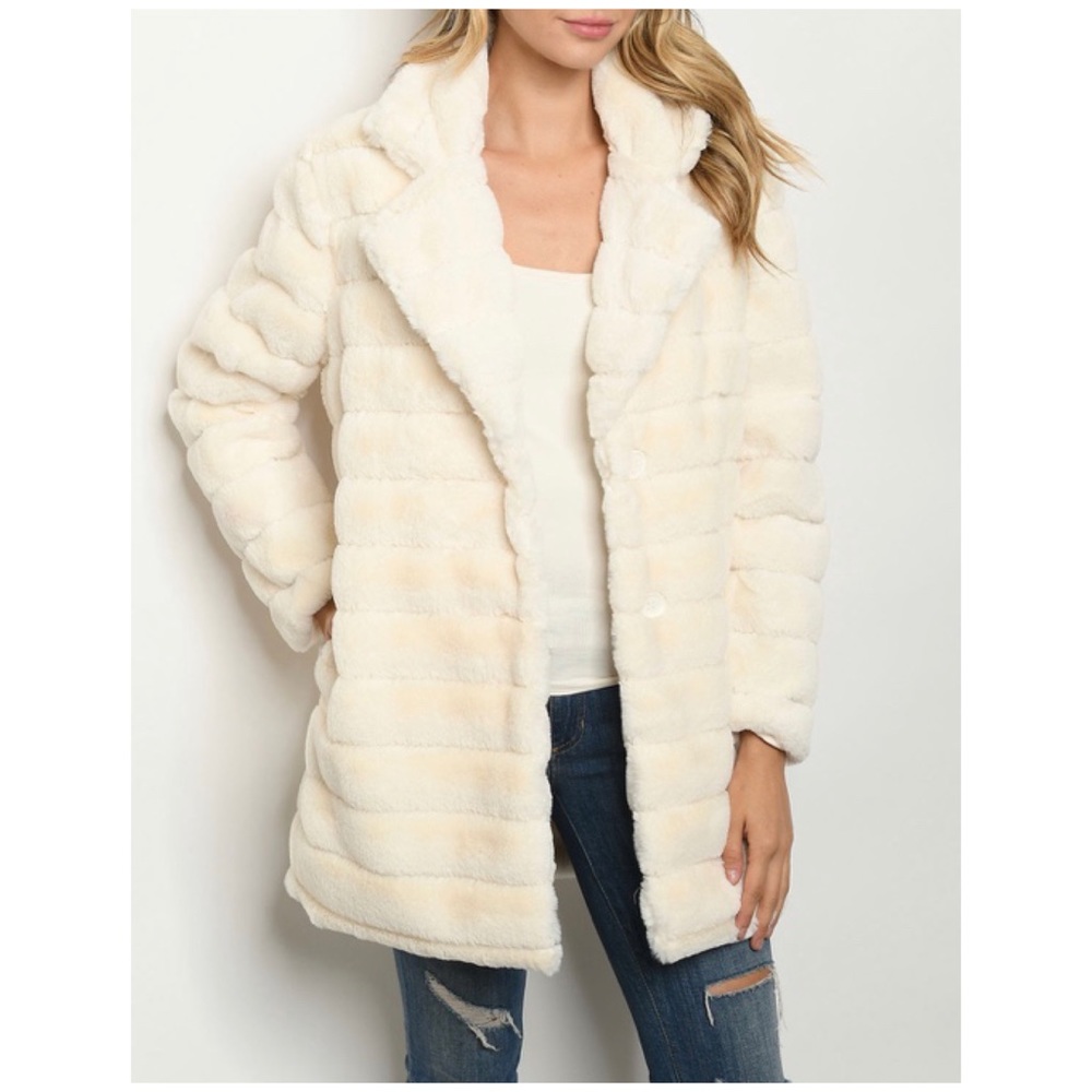 ❄️PLUSH IVORY FUR COAT